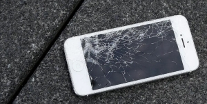 iPhone-Ekran-Kırıldı-Ama-Çalışıyor